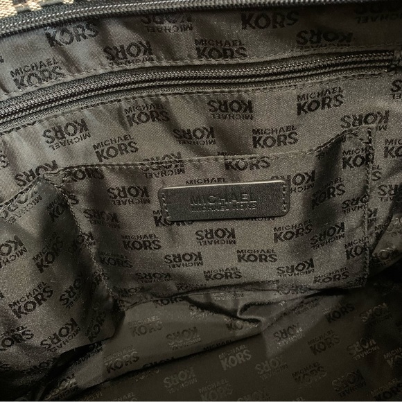 MICHAEL KORS Montauk Medium Signature Black/Brige Canvas Fabric Tote - Picture 9 of 14